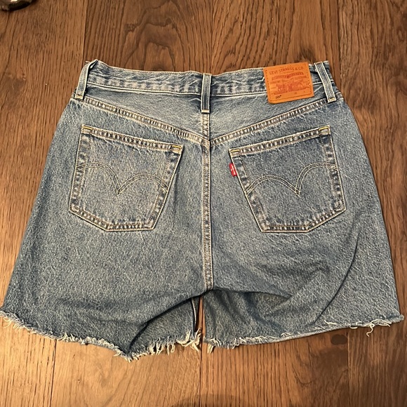 Levi’s shorts - Picture 2 of 3